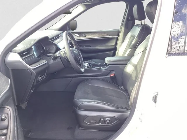 New 2026 Bright White Clearcoat Jeep L LAREDO ALTITUDE 4X4 image 9