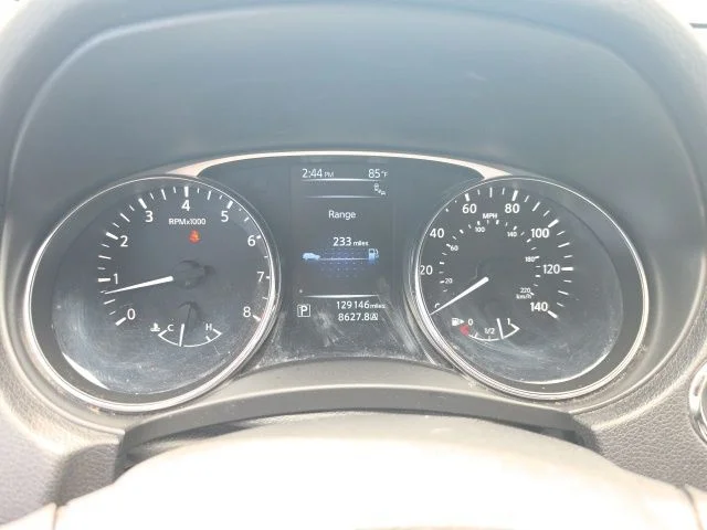 Used 2016 Silver Nissan SV image 16