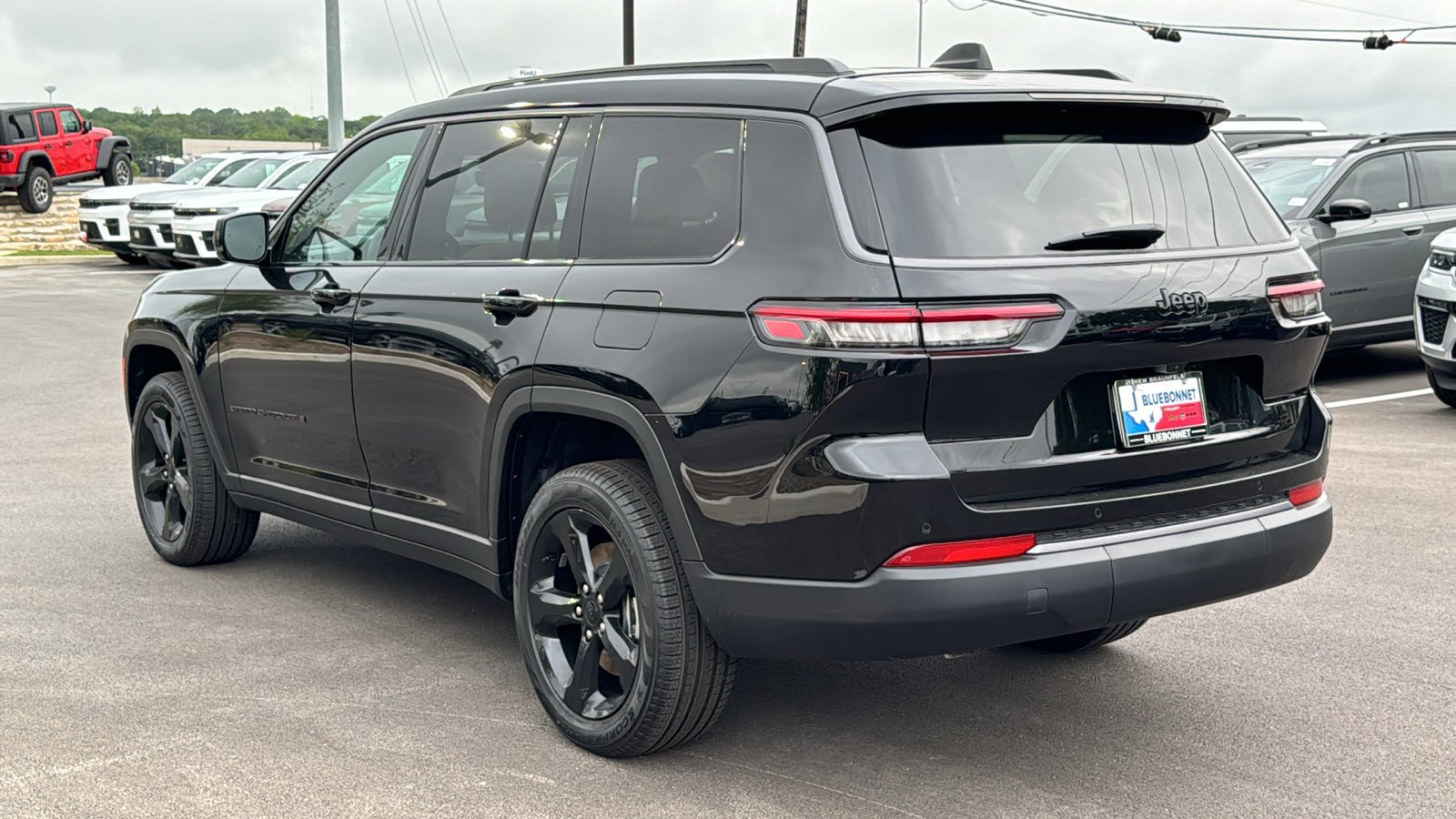New 2026 Diamond Black Crystal Pearl-Coat Exterior Paint Jeep Limited image 7