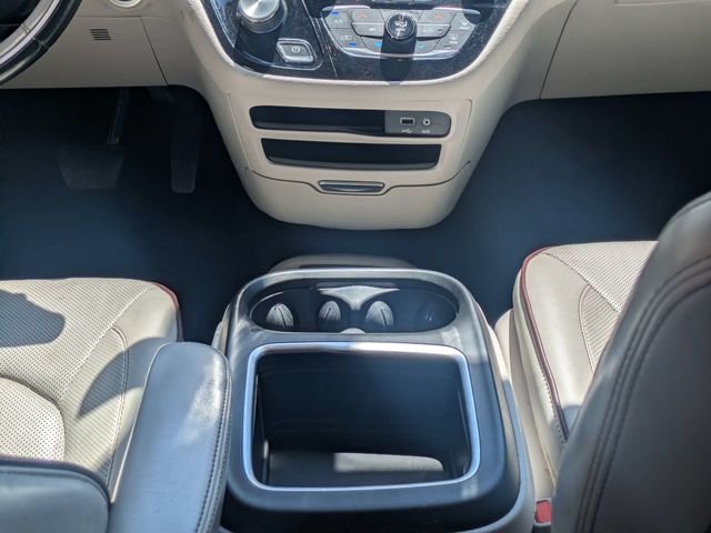 Used 2020 Silver Chrysler Limited image 20