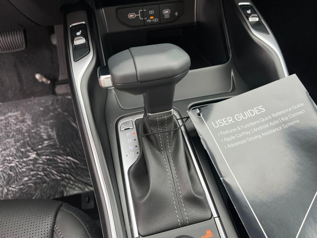 2025 Kia Sorento S - Photo 23