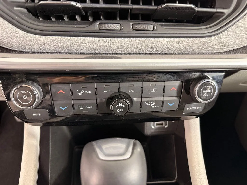 Used 2022 Black Jeep Latitude image 26