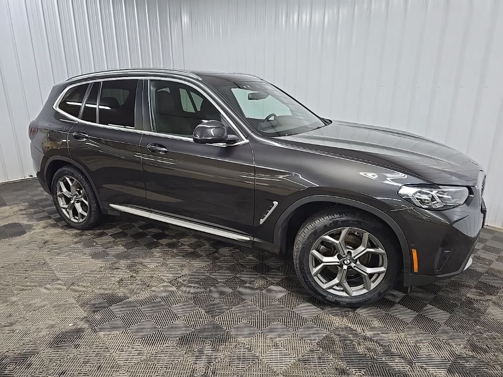 Used 2024 Gray BMW xDrive30i image 1
