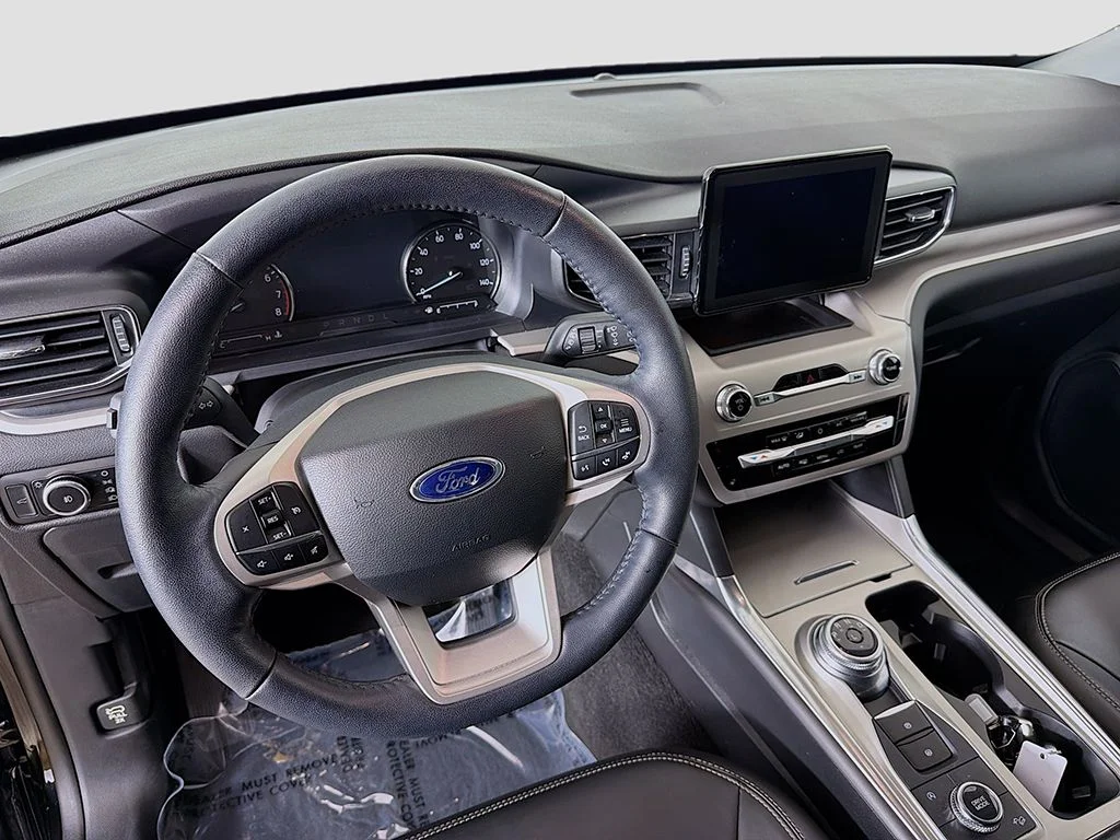 Used 2024 Black Ford XLT image 19