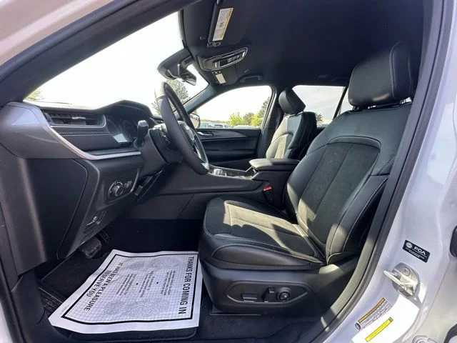 2025 Jeep Grand Cherokee Altitude - Photo 24