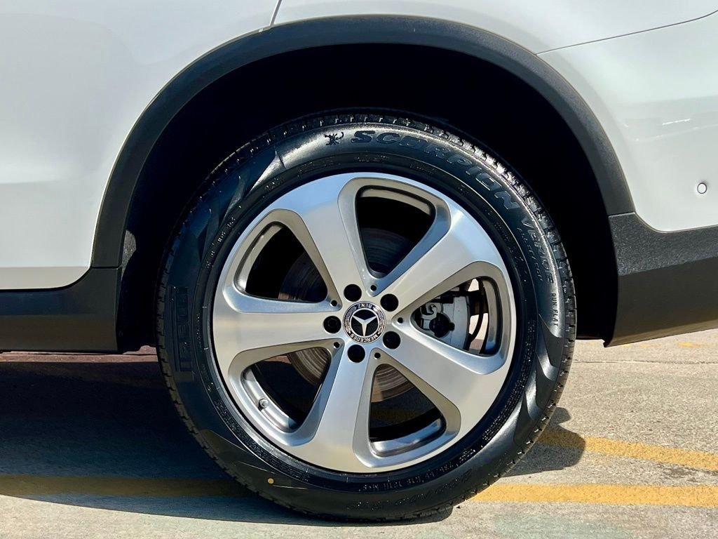 Certified Used 2022  Mercedes-Benz GLC 300 image 13