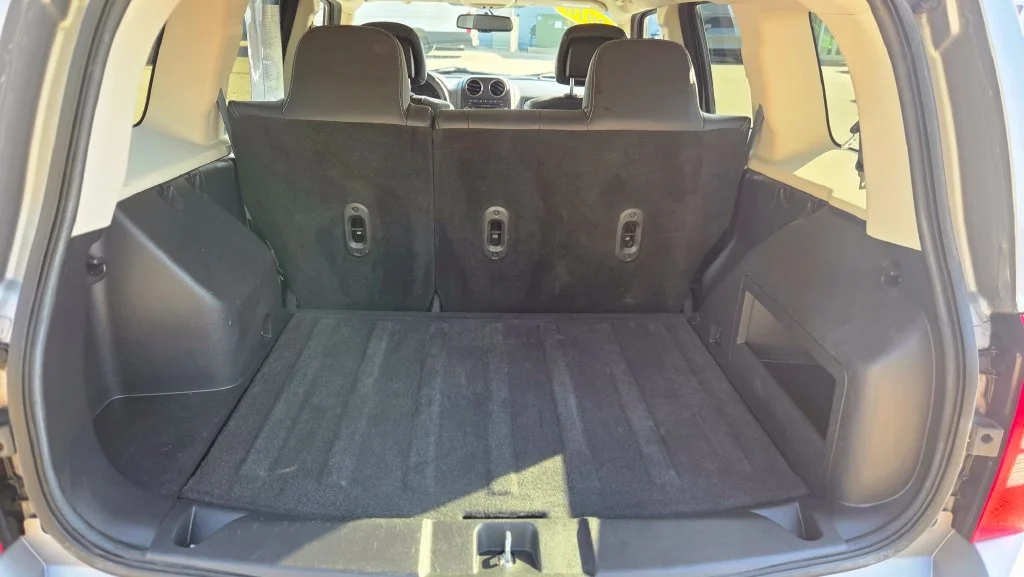 Used 2016 Silver Jeep High Altitude image 9
