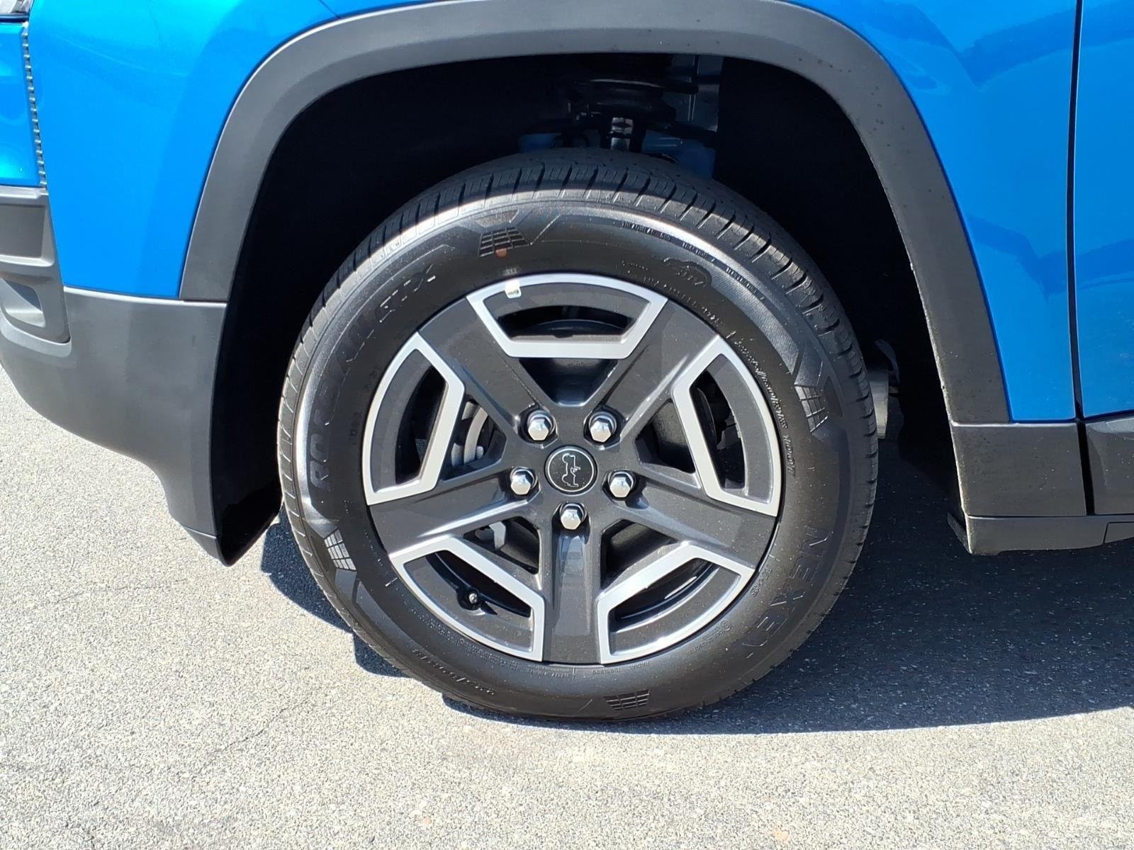 New 2026 Hydro Blue Pearl-Coat Exterior Paint Jeep  image 10