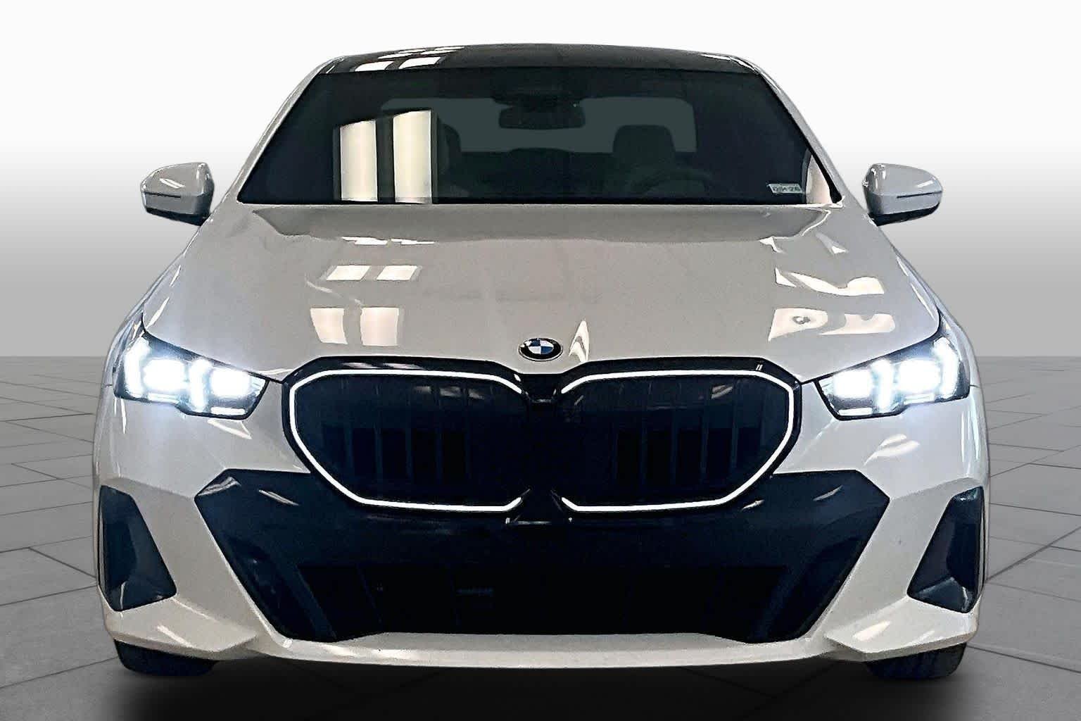 Used 2024 Mineral White Metallic BMW 540i xDrive image 3