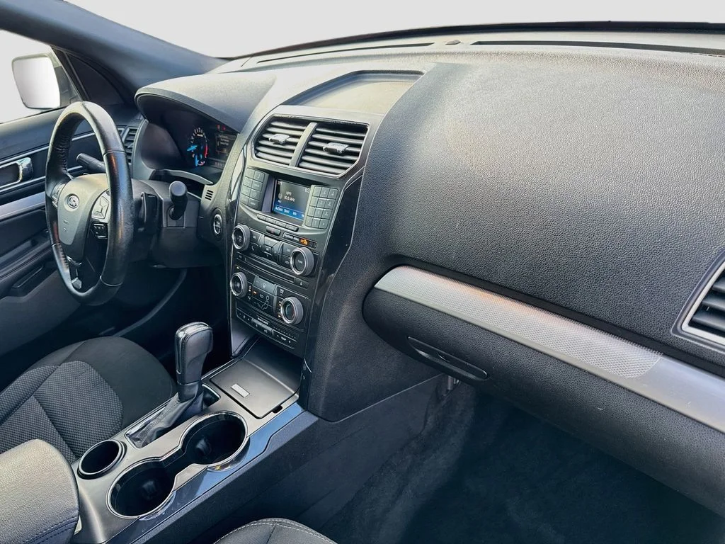 Used 2017 Silver Ford XLT image 34