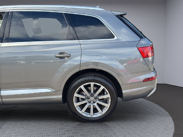 Used 2018 Gray Audi 3.0T Premium image 31