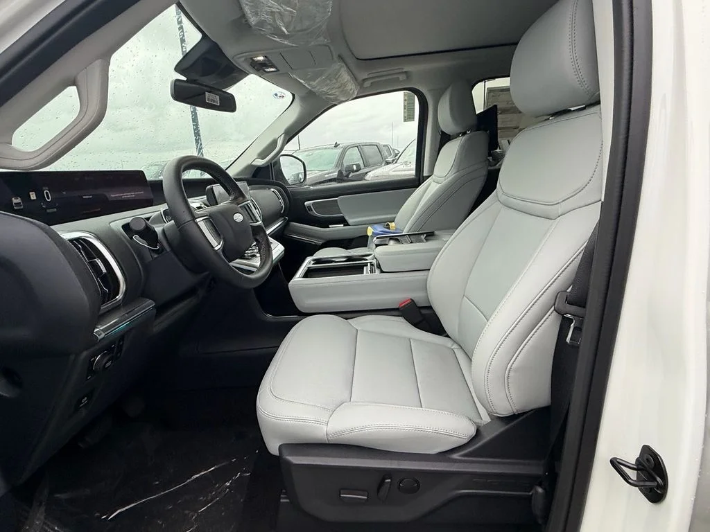 New 2027 Star White Metallic Tri-Coat Ford Platinum image 10