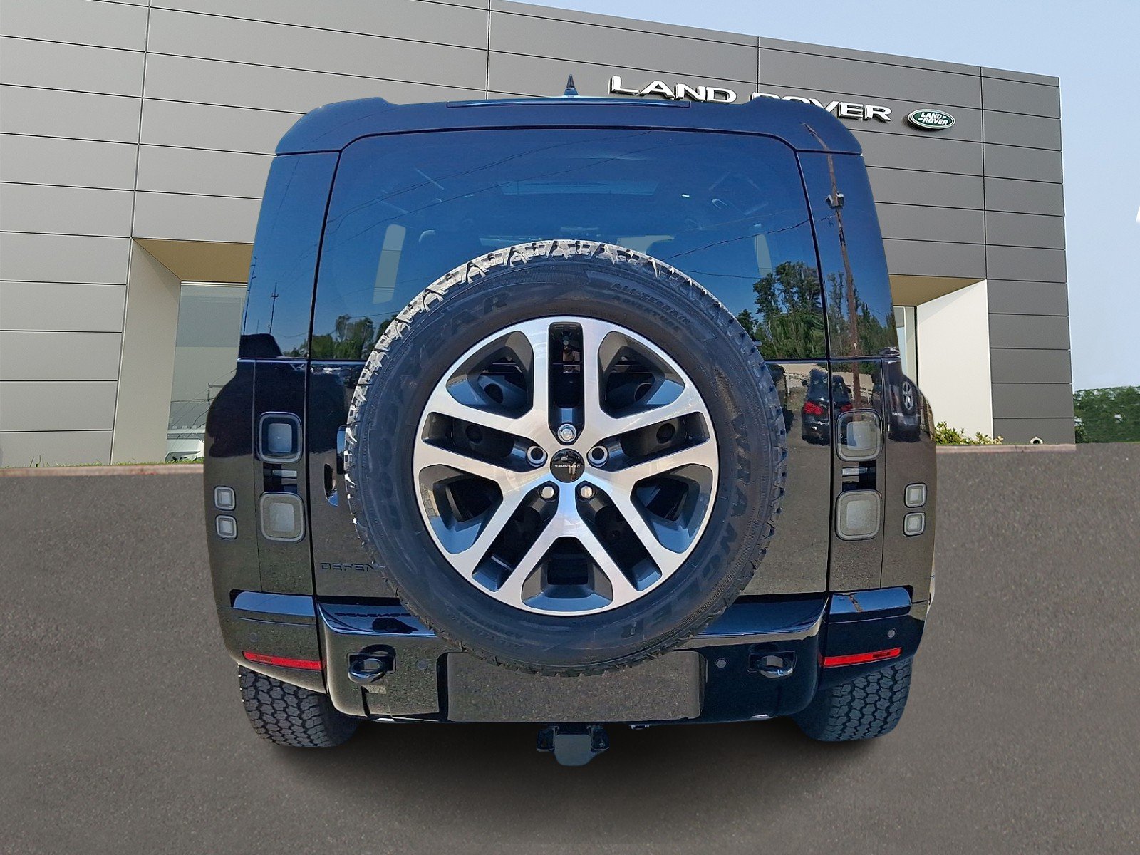 New 2026 Santorini Black Land Rover P400 X-Dynamic SE image 7