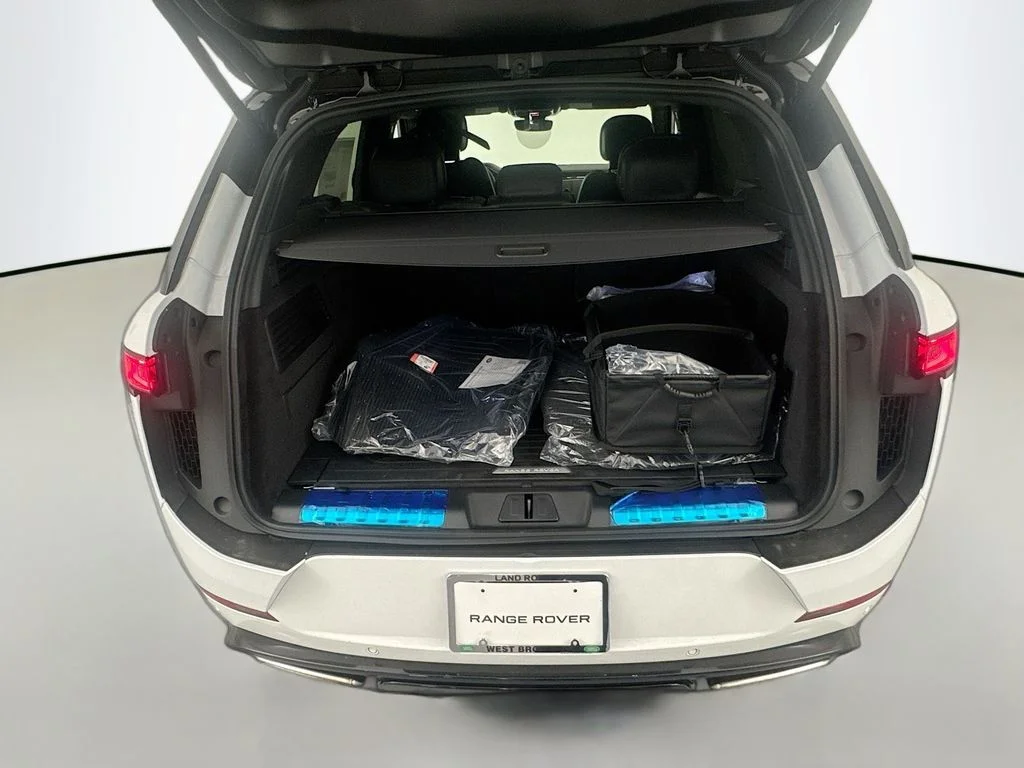 New 2026 Fuji White Land Rover Dynamic SE image 20