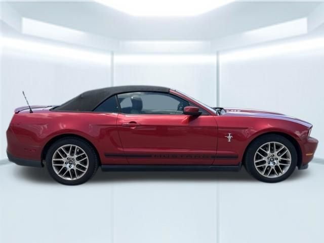 Used 2012 Red Ford V6 image 5