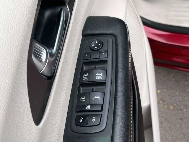 Certified Used 2022 Velvet Chrysler Touring L image 27