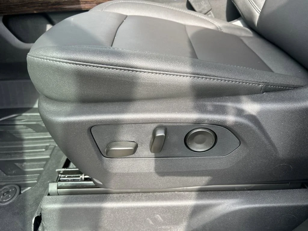 New 2026 Sterling Metallic GMC Elevation image 19