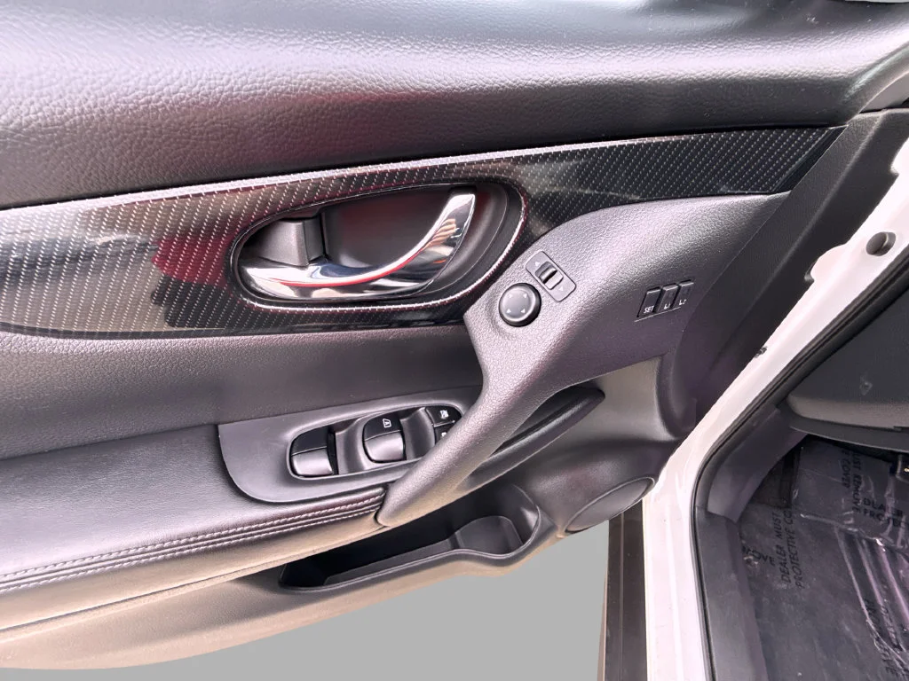 Used 2018 White Nissan SL image 17