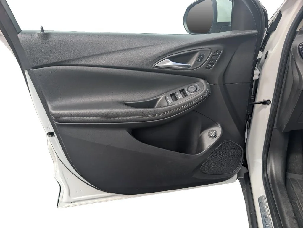 Used 2023 White Frost Tricoat Buick Essence image 14