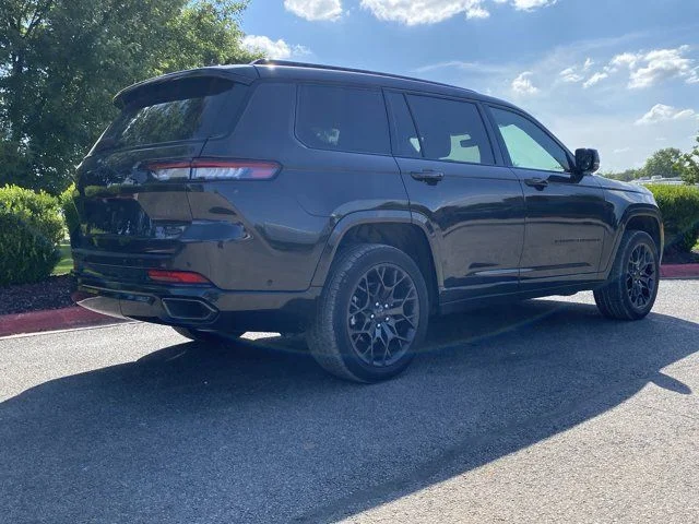 Used 2024 Gray Jeep Summit image 3