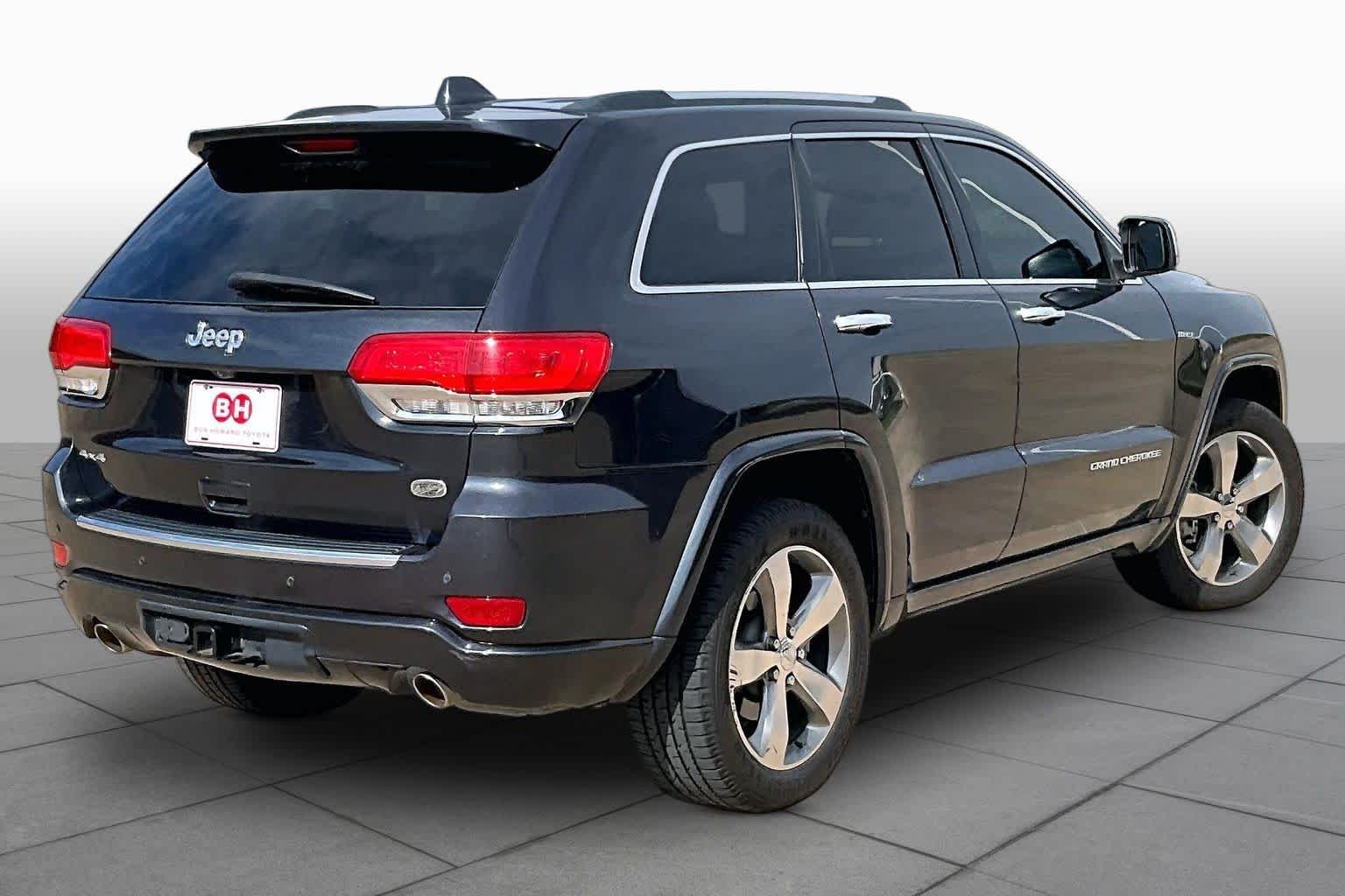 Used 2014 Maximum Steel Metallic Clearcoat Jeep Overland image 13
