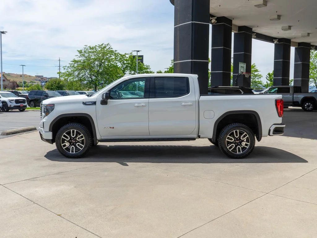 Used 2025 White GMC AT4 image 4