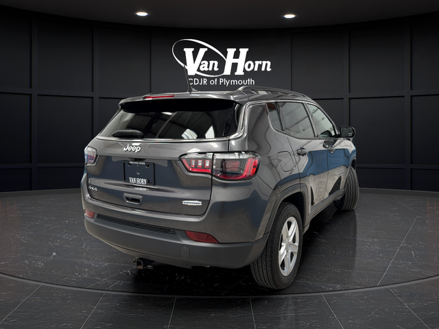 Used 2023 Granite Crystal Metallic Clearcoat Jeep Latitude image 7