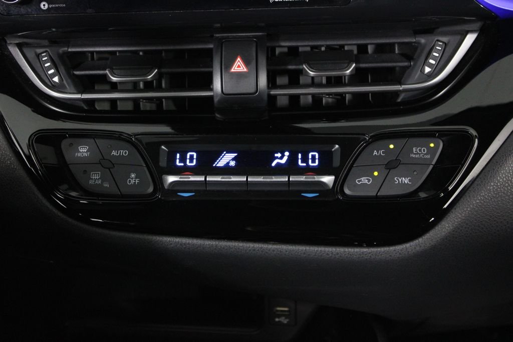 Used 2021 White Toyota XLE image 21