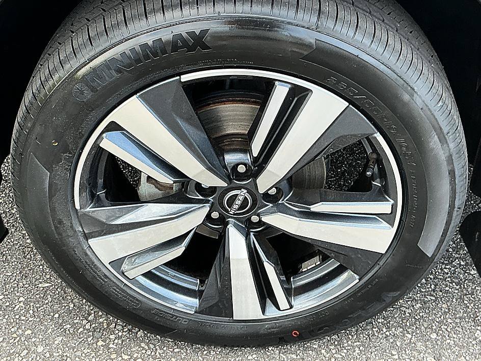 Certified Used 2023 Gun Metallic Nissan SL image 8