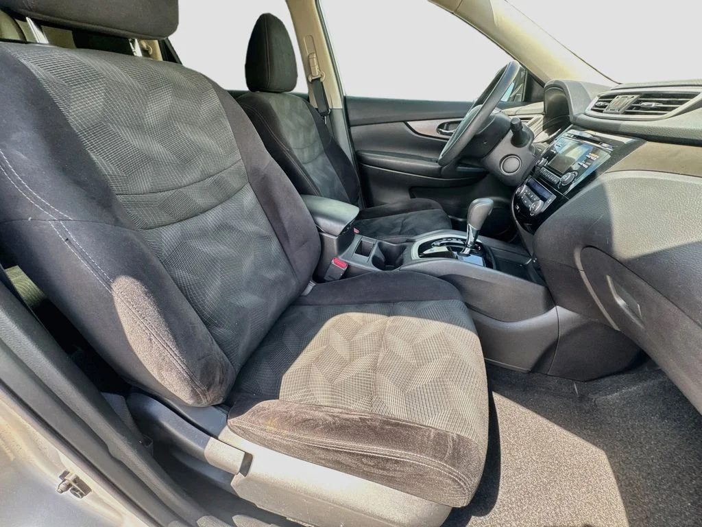 Used 2014 Silver Nissan SV image 33