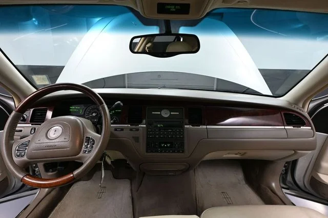 2004 Lincoln Town Car Ultimate - Photo 21