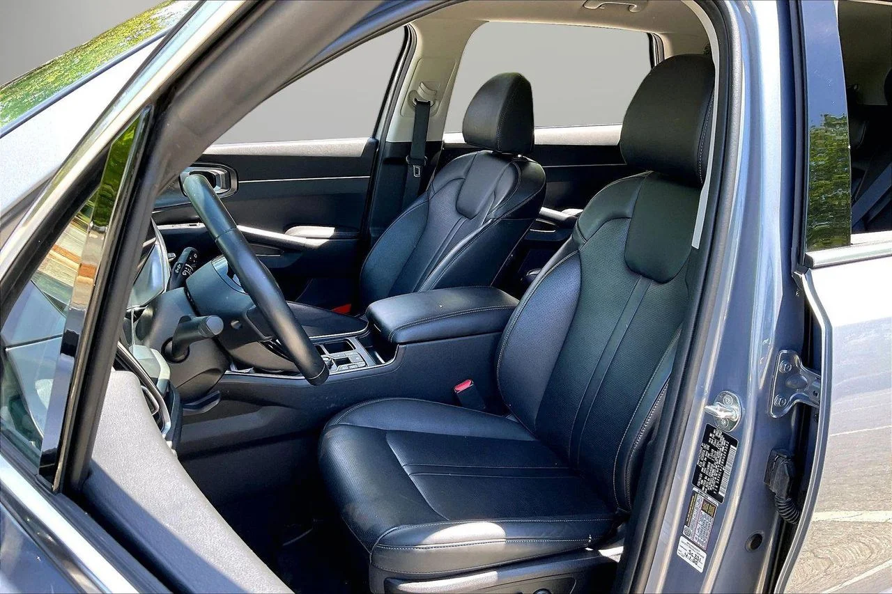 Certified Used 2024 Silver Kia S image 22