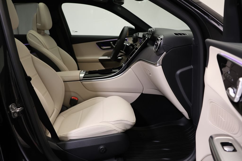 Used 2027  Mercedes-Benz GLC 300 image 47