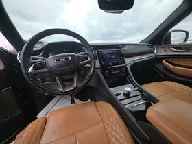 Used 2022 Diamond Black Jeep Summit 4xe image 5