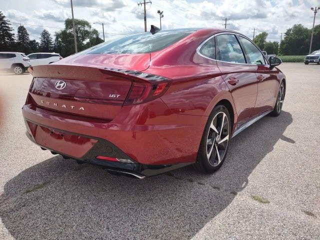 Used 2023 Red Hyundai SEL Plus image 5