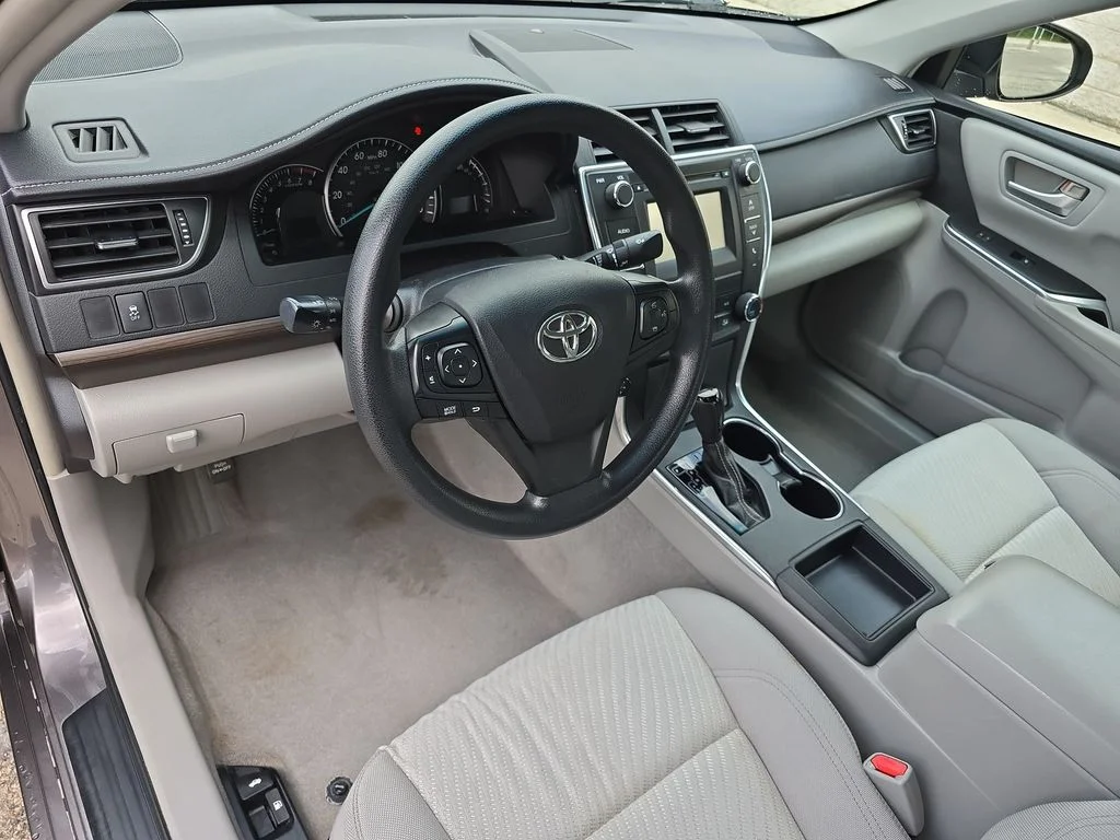 Used 2015 Gray Toyota LE image 16