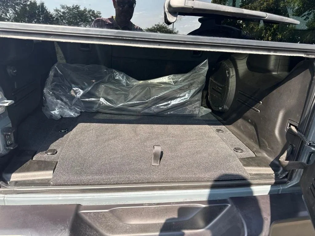 Used 2026 Anvil Clearcoat Jeep Sahara image 10