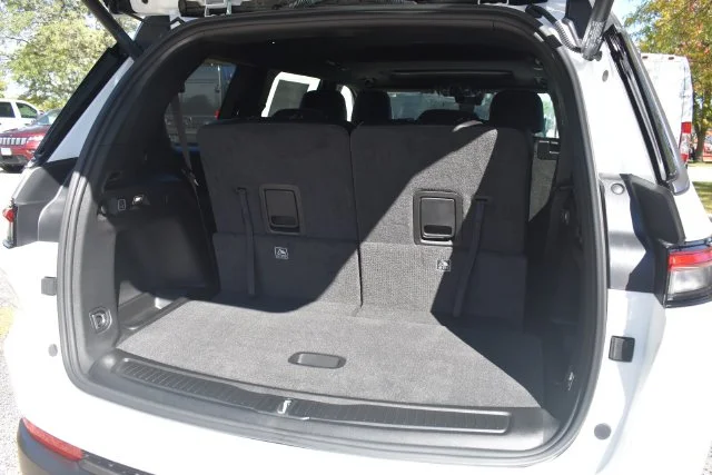 New 2027 Bright White Clearcoat Jeep Laredo Altitude image 19