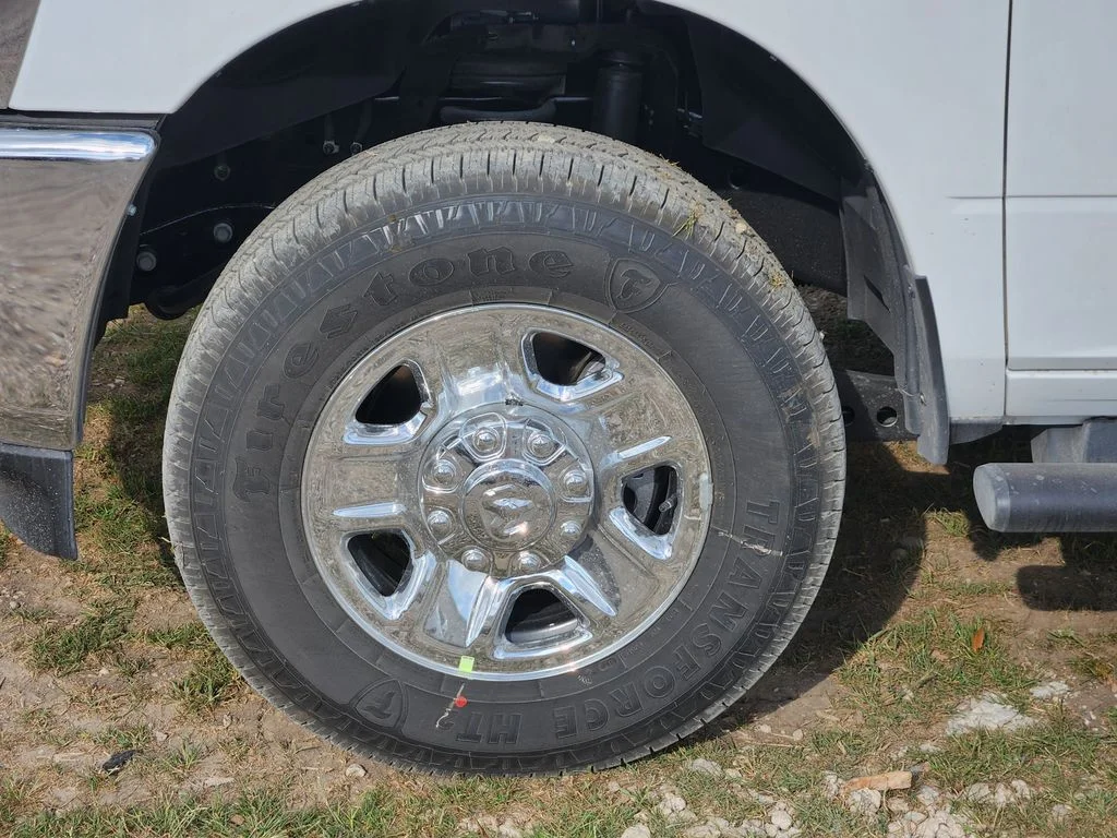New 2026 Bright White Clear-Coat Exterior Paint RAM Tradesman image 7