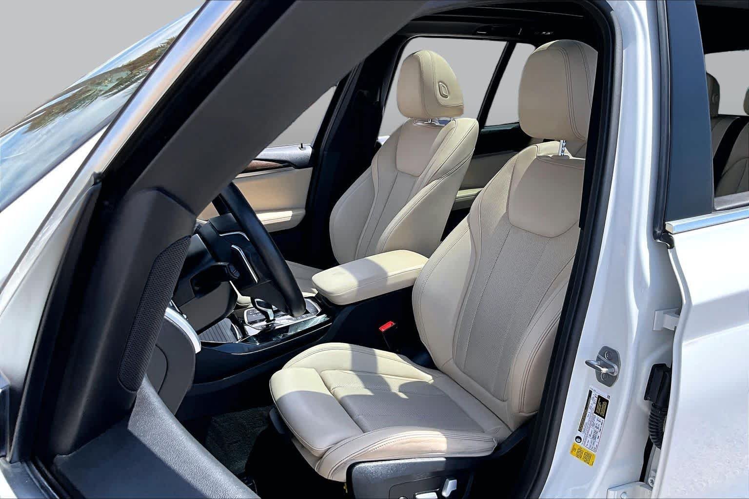 Used 2023 Alpine White BMW sDrive30i image 7