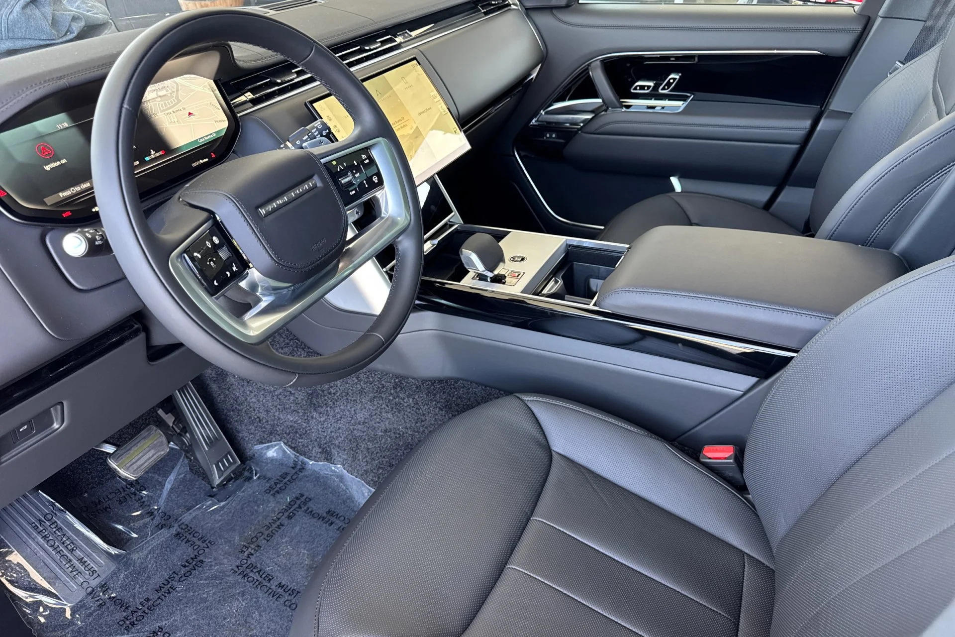 New 2026 SANTORINI BLACK Land Rover SE image 13