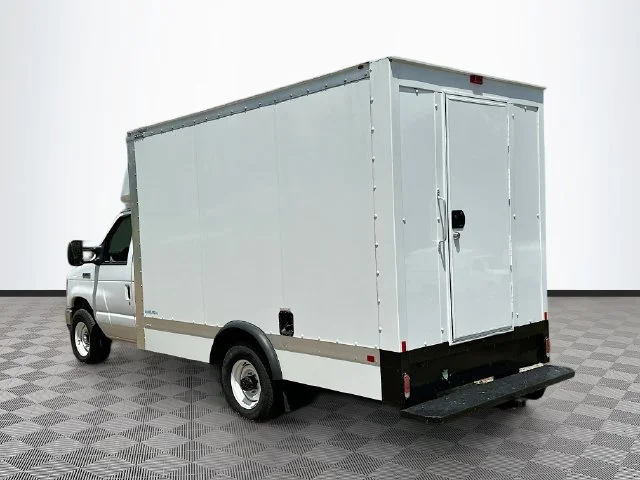 New 2025 Oxford White Ford Base image 4
