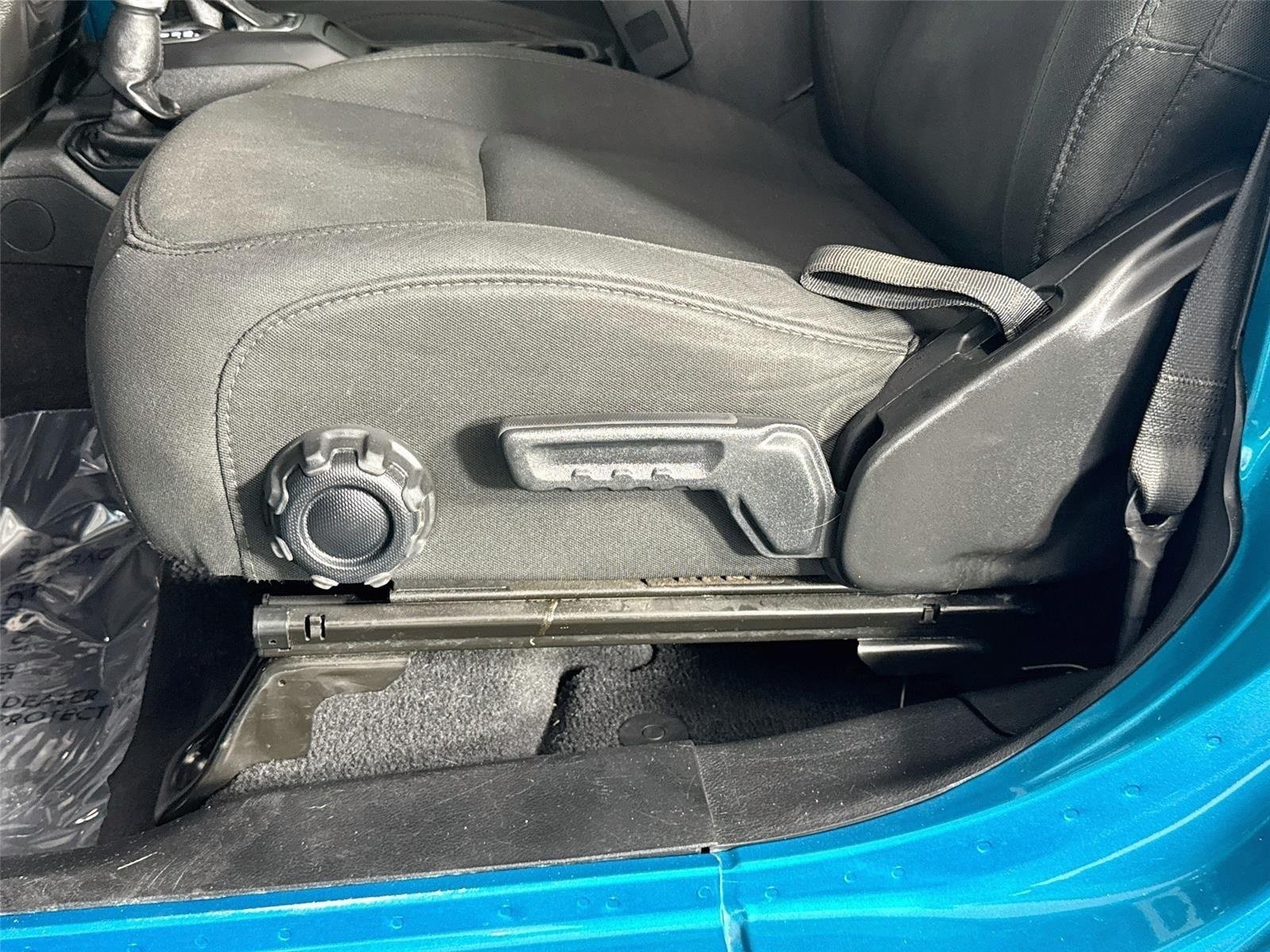 Used 2020 Bikini Pearlcoat Jeep Sport S image 19