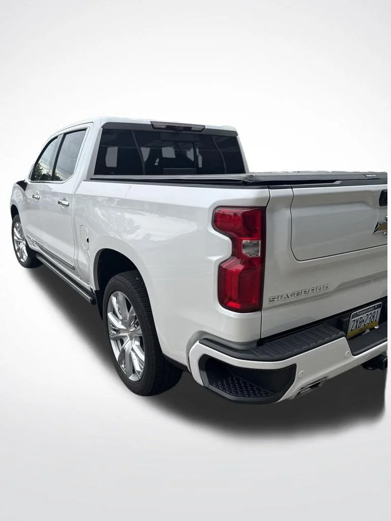 Used 2024 White Chevrolet High Country image 7