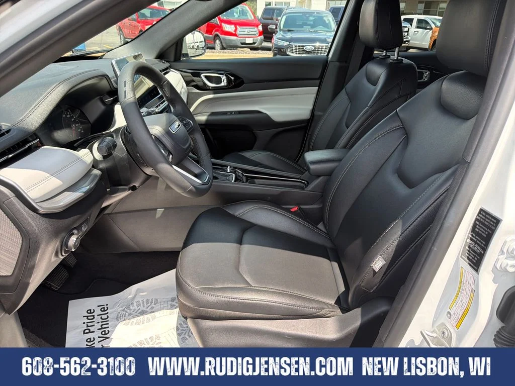 Used 2025 White Jeep Limited image 9