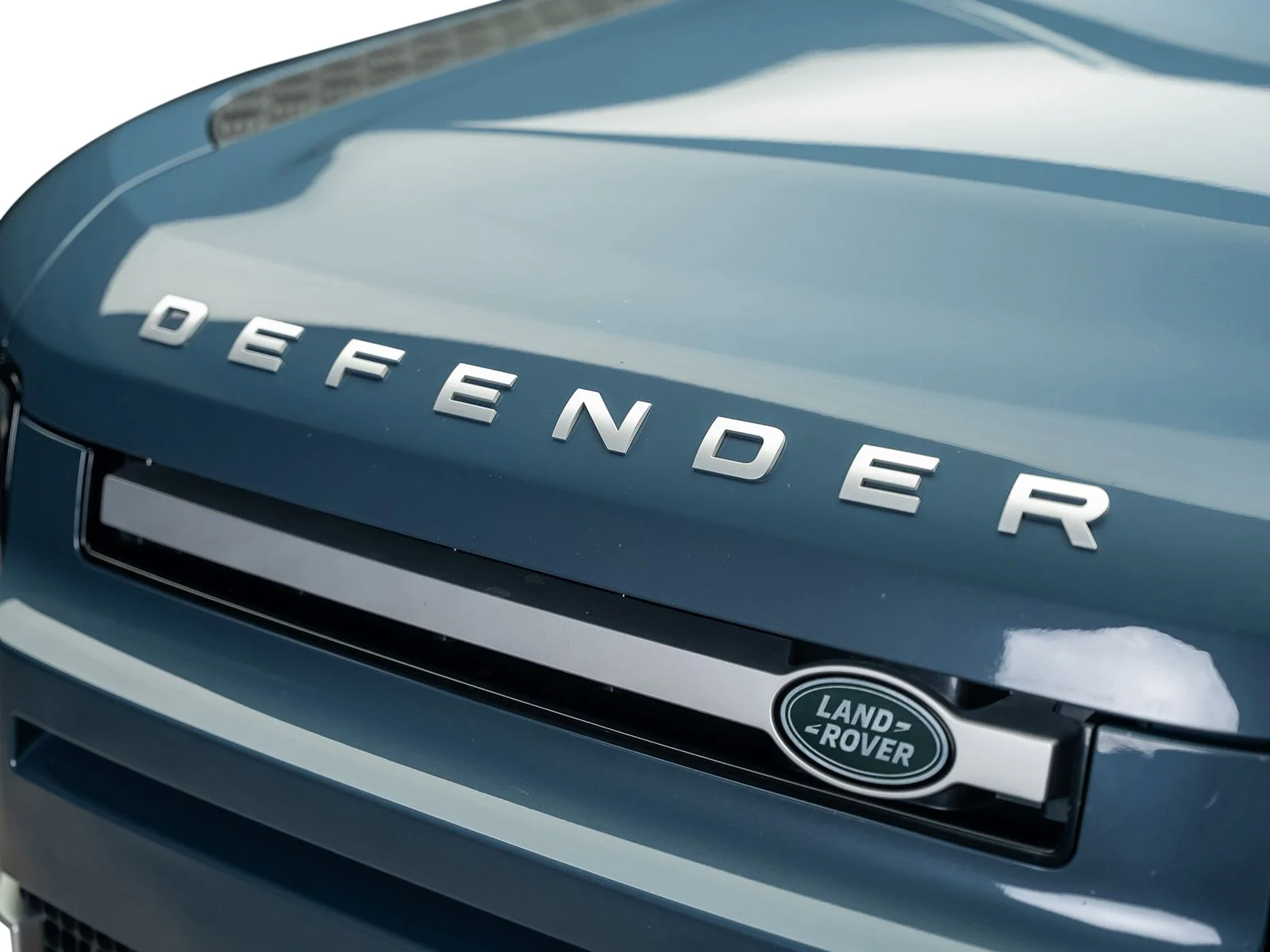 Used 2020 Blue Land Rover HSE image 5