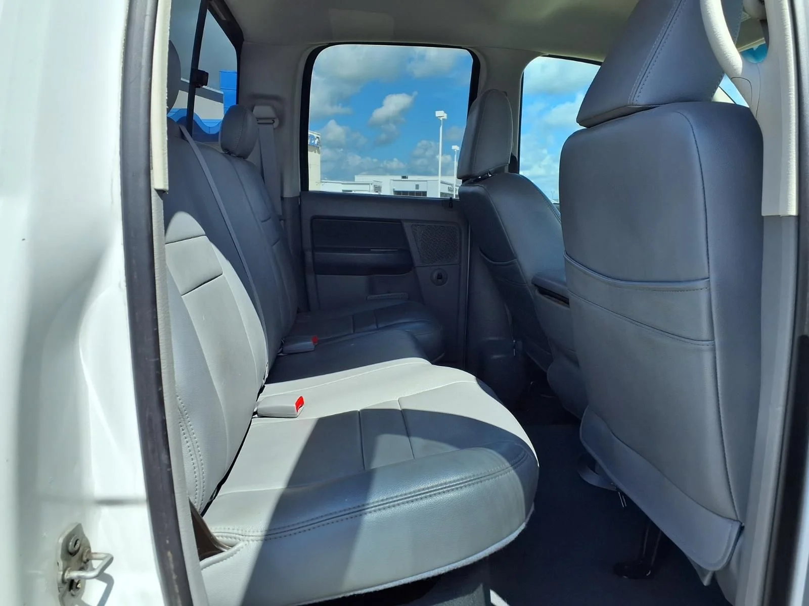 Used 2007 White Dodge SLT image 14