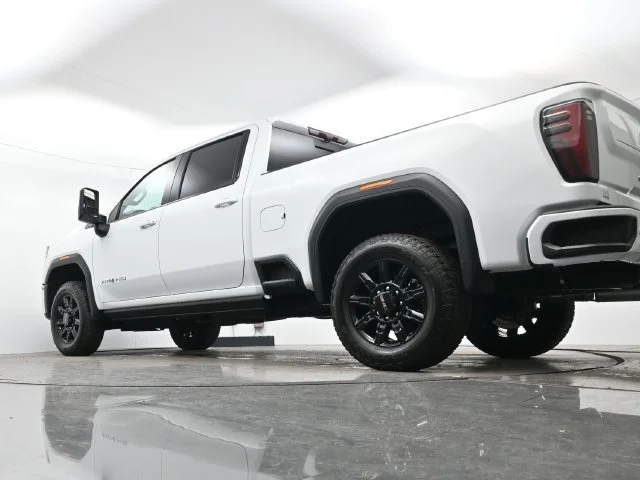 Used 2025 Summit White GMC AT4 image 29