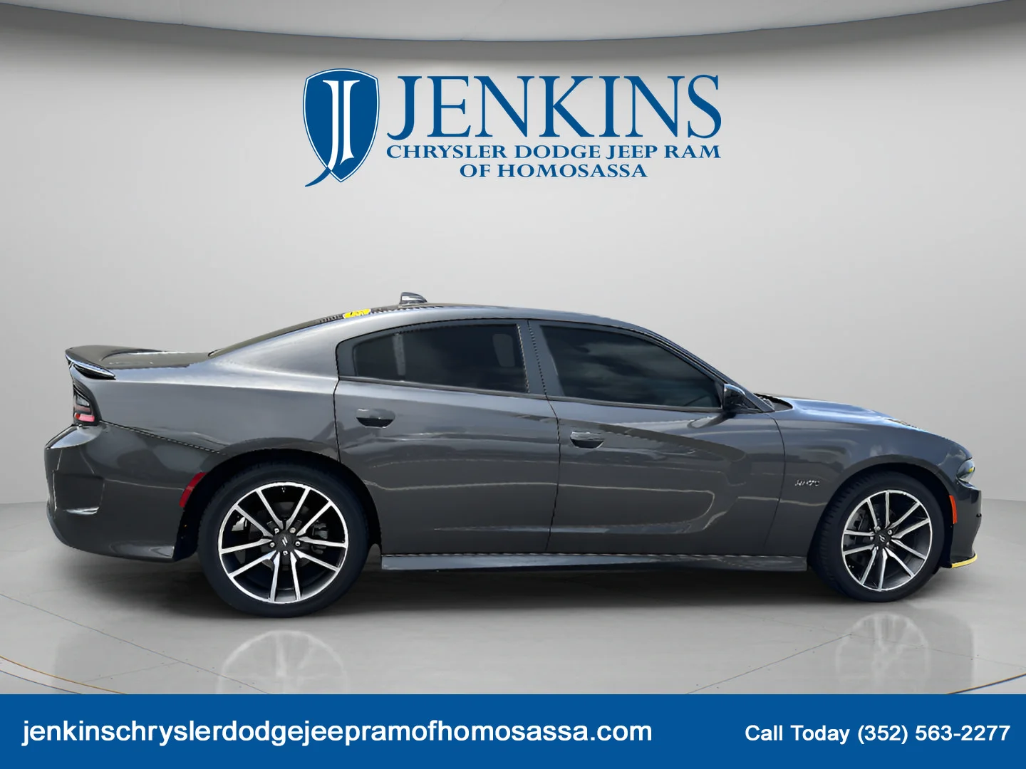 Used 2023 Granite Pearlcoat Dodge R/T image 4