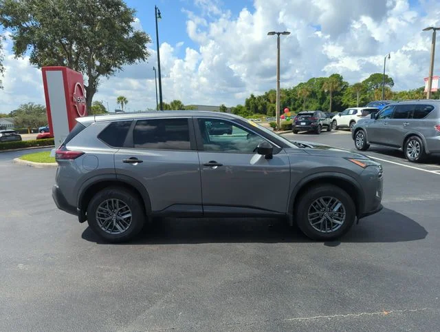 Used 2021 Gray Nissan S image 3